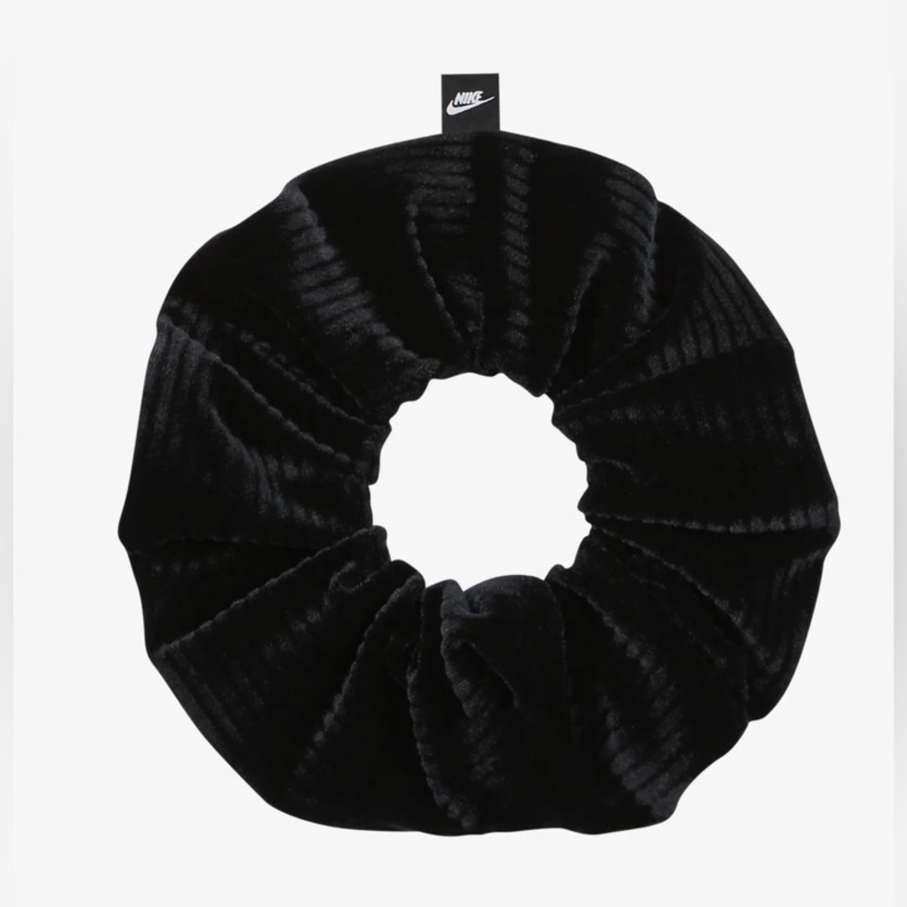 Nike Women’s Velvet Scrunchie